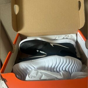 Nike flex runner (ps) size 2Y. Brand new in box